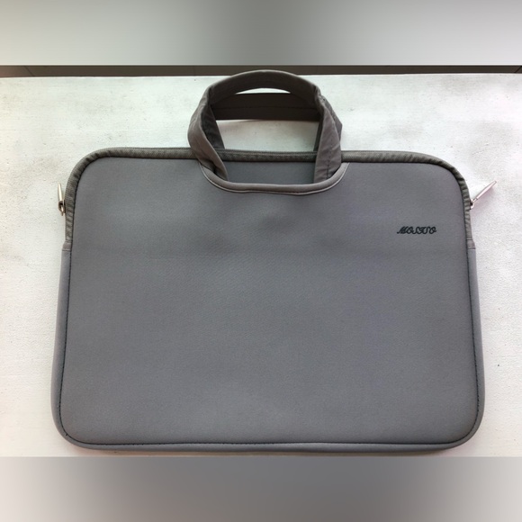 Cushioned laptop carrier - minimalist plain gray - 15” wide, 11” tall, 1” thick - Picture 2 of 9